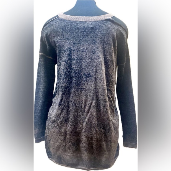 Rock & Republic Small Cold Shoulder Burnout Top V Neck Distressed Hem - Picture 2 of 2